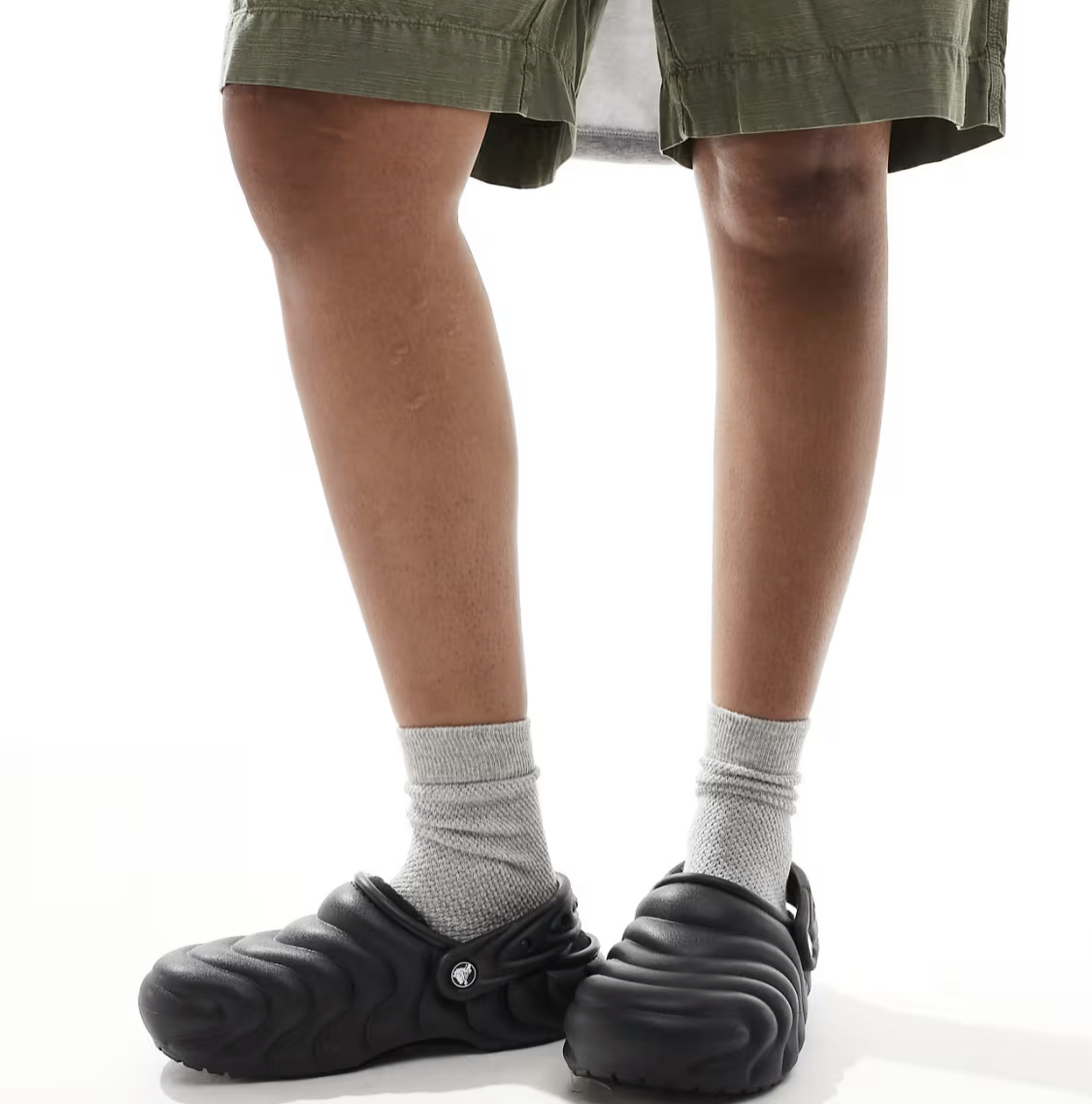 Crocs Unisex Classic lined overpuff clog in black
