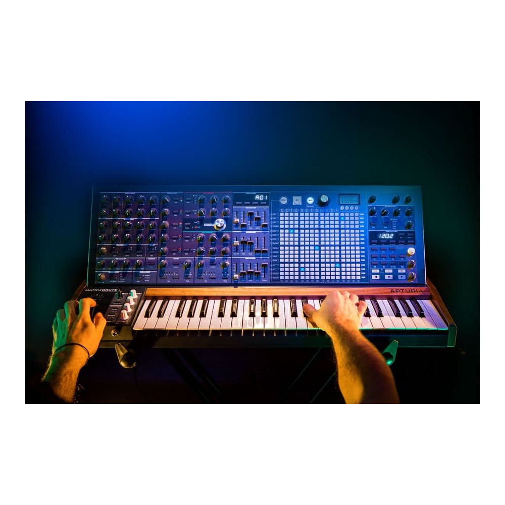 ARTURIA MATRIXBRUTE ANALOGUE HARDWARE SYNTHESIZER - FREE CASE WORTH $599